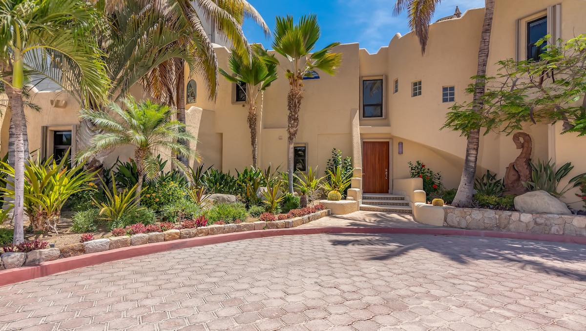 Front View of the House- Casa Friends