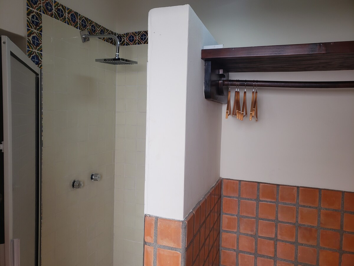 Full bathroom 5 image 2