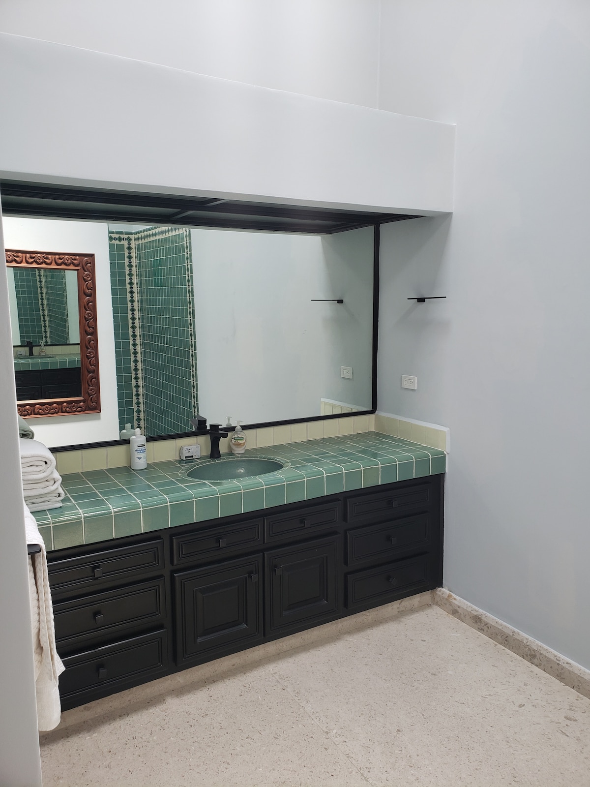 Full bathroom 2 image 1