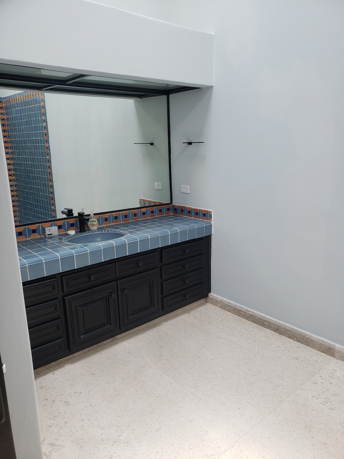 Full bathroom 1 image 1