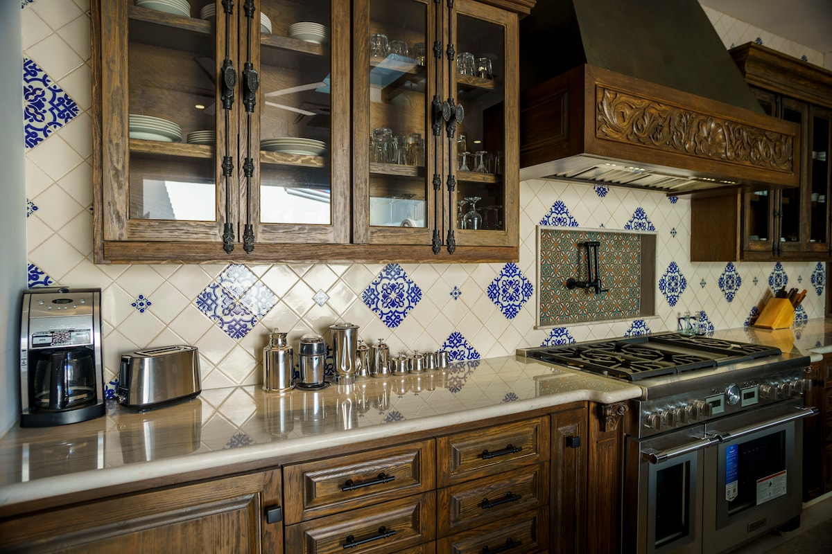 Full kitchen image 1