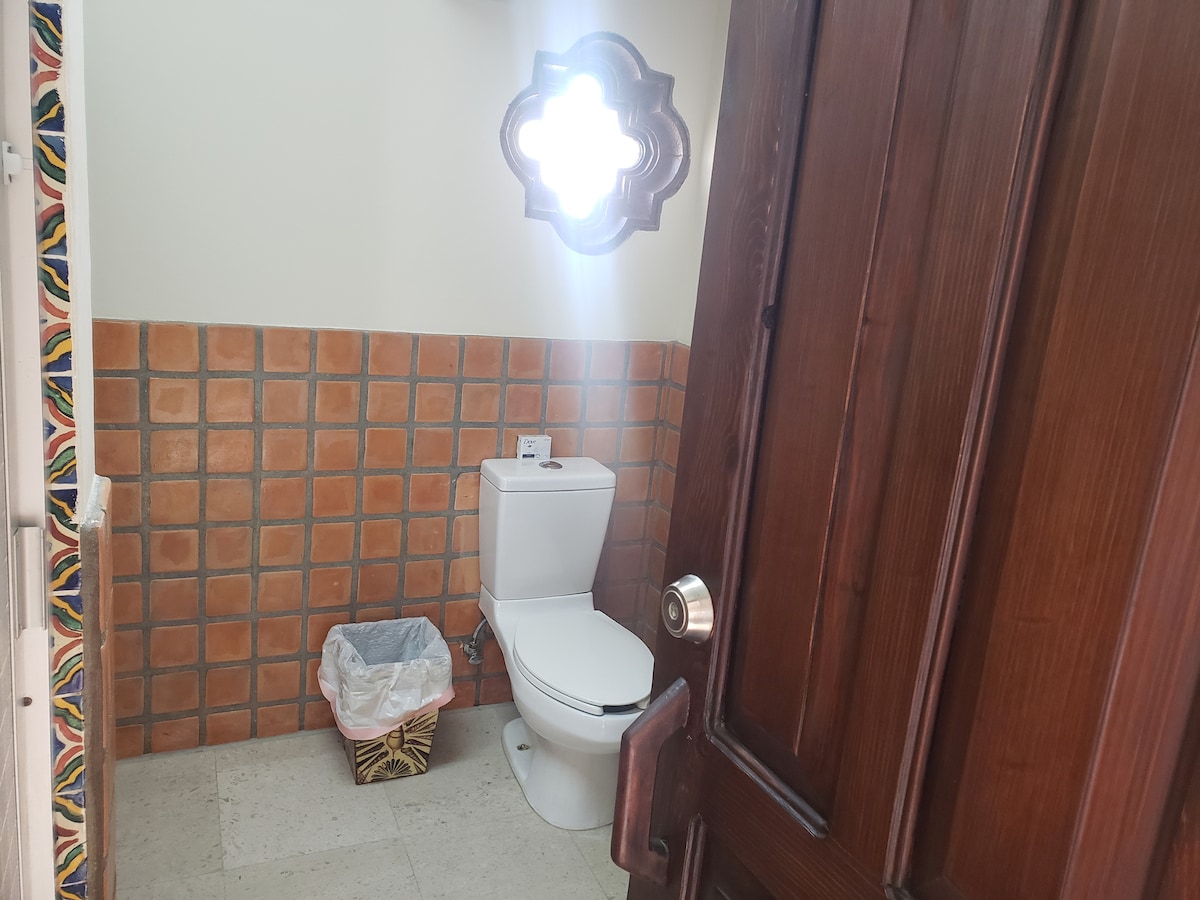 Full bathroom 5 image 1
