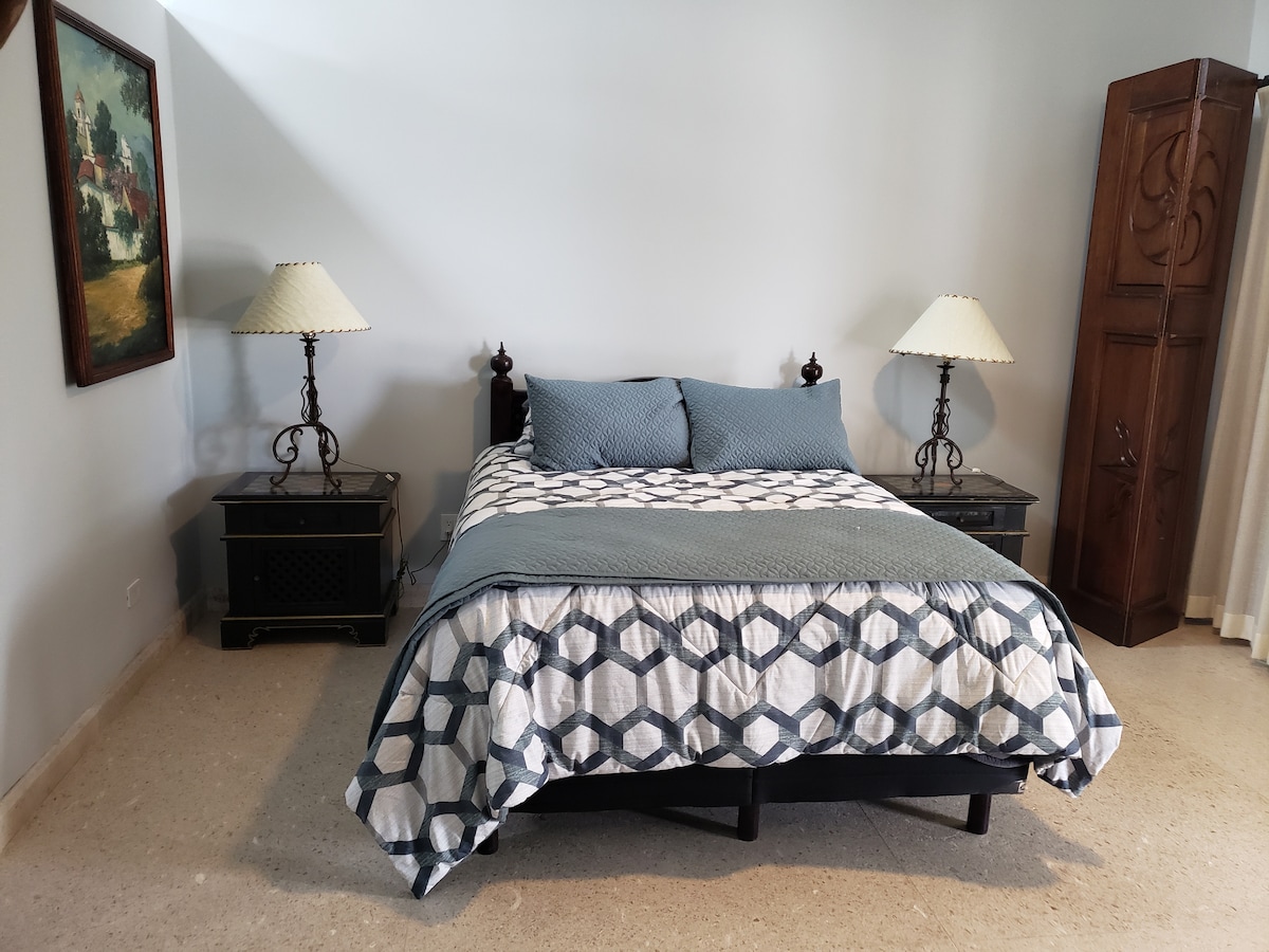 Queen size bed on master #2