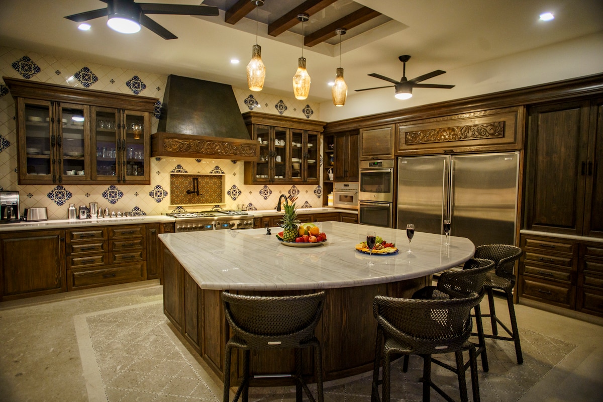 Full kitchen image 2