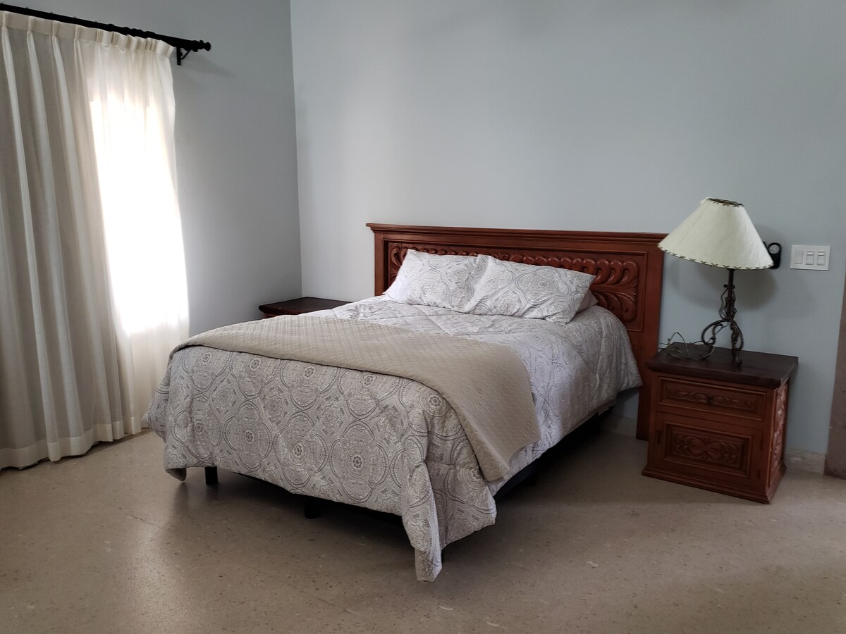 Queen size bed on master #4