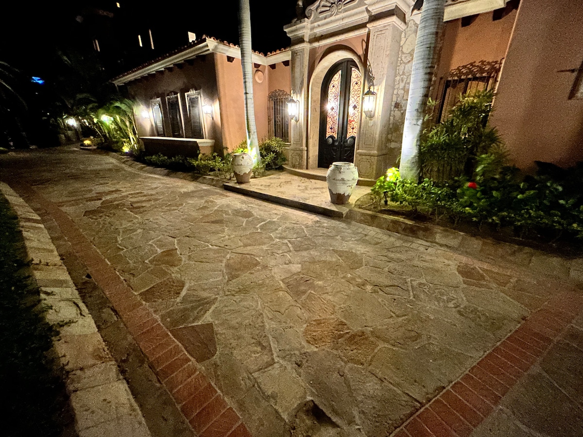 Exterior image 1