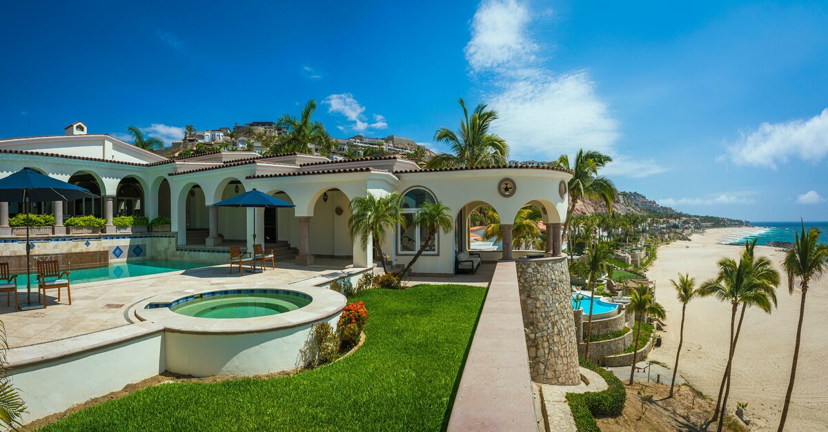 Jacuzzi and hot tub with ocean views at Villa Tortuga in Punta Bella, Los Cabos.