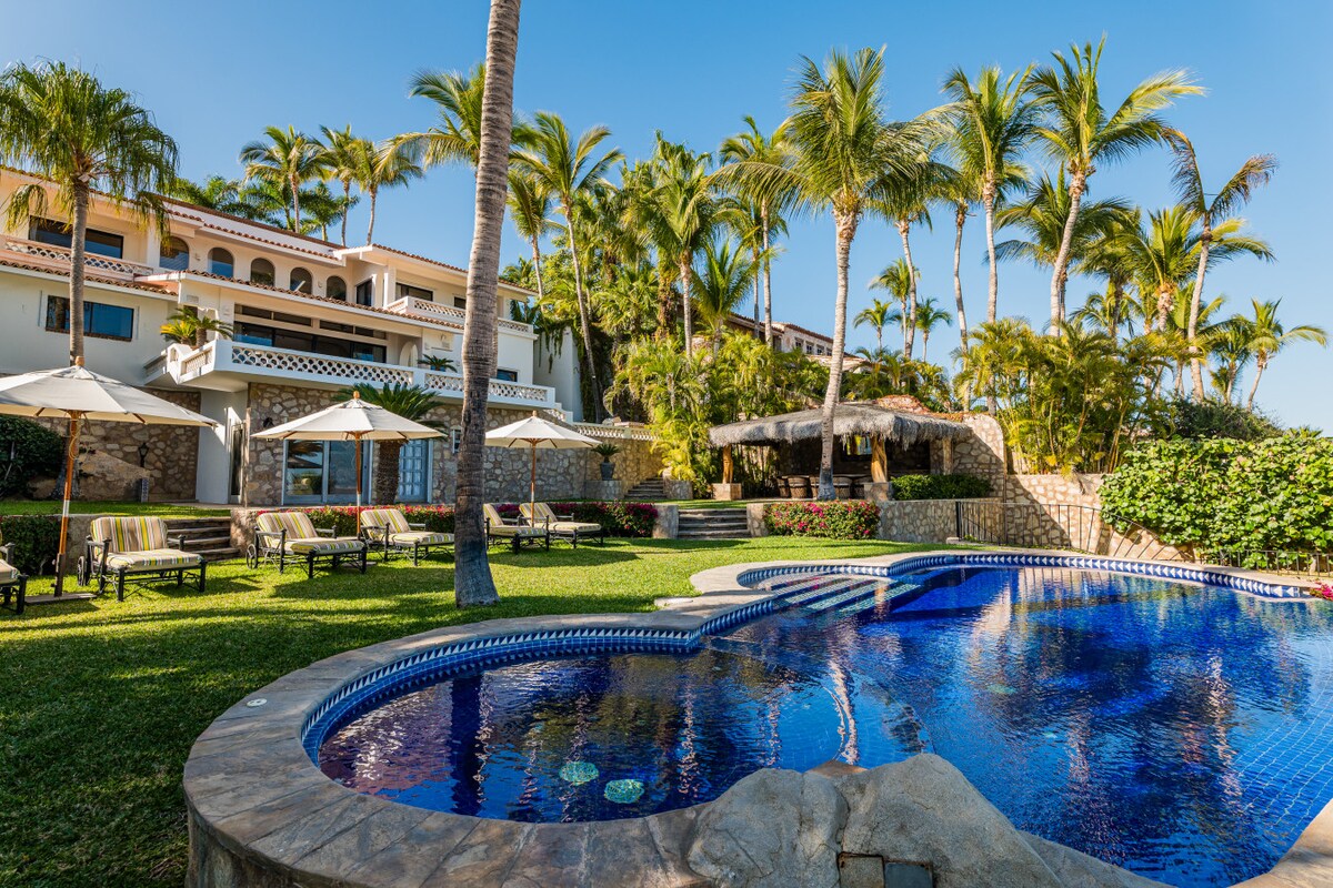 Relaxing pool