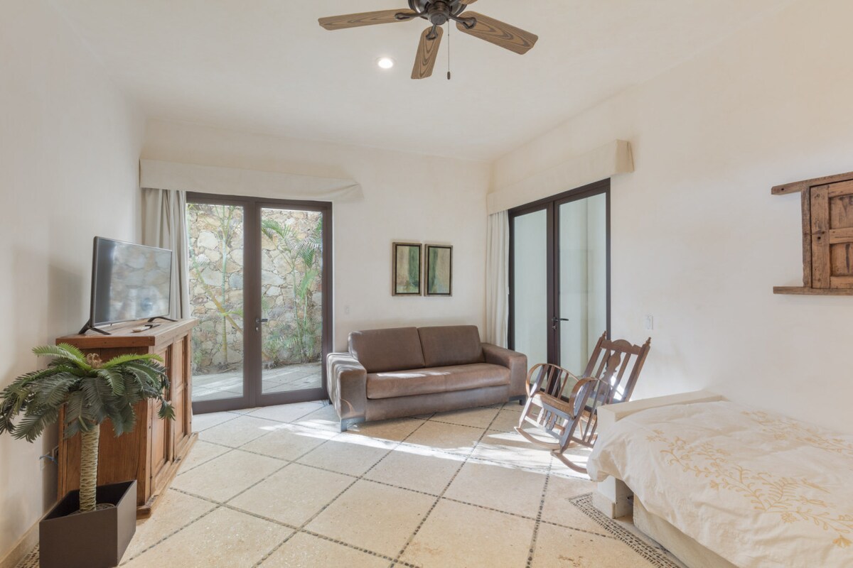 Bedroom 3 - Adjacent room with 2 single beds