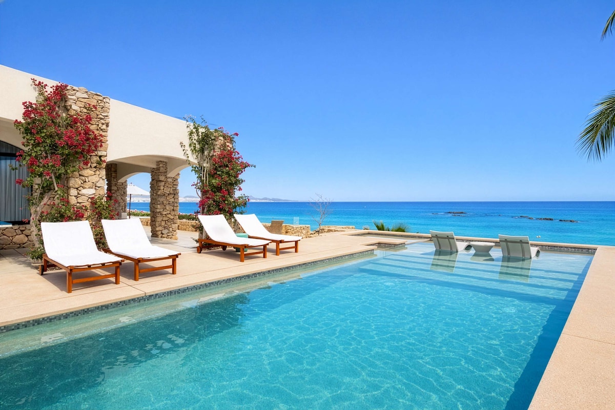 Sparkling infinity pool with sweeping Sea of Cortez views at Casa Mañana.