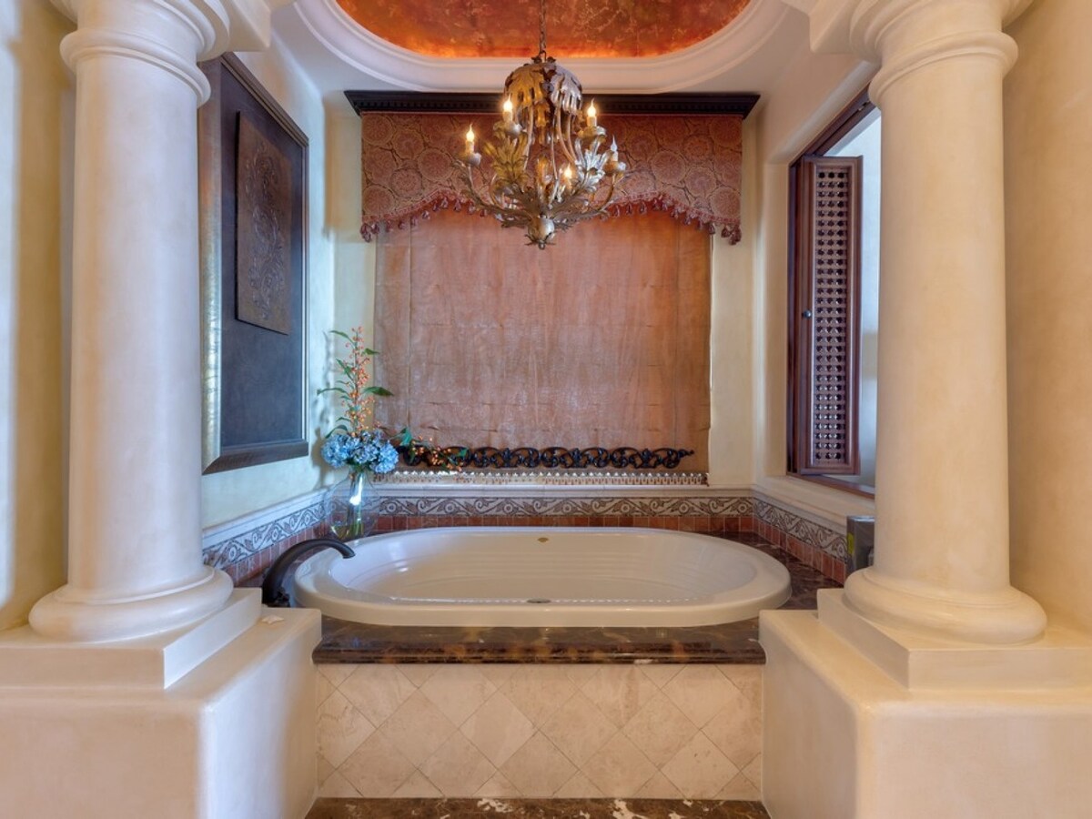 Full bathroom 2 image 1