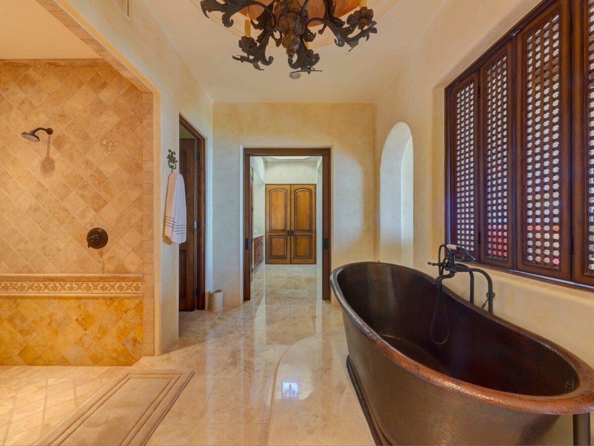 Full bathroom 6 image 1