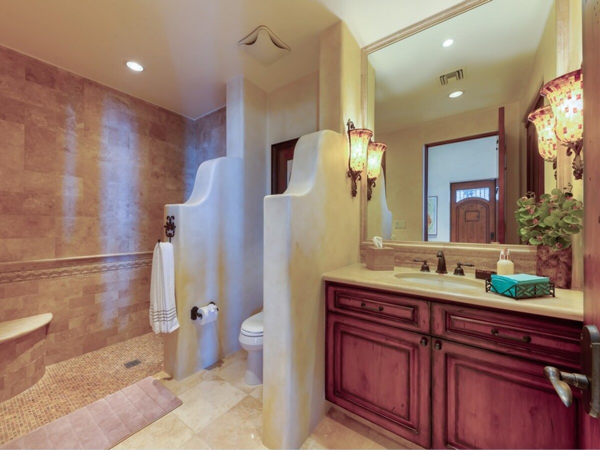 Full bathroom 1 image 2
