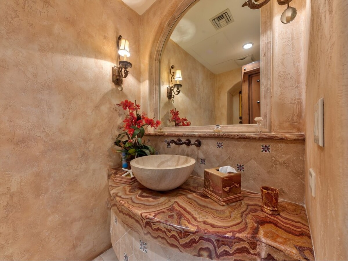 Full bathroom 3 image 1