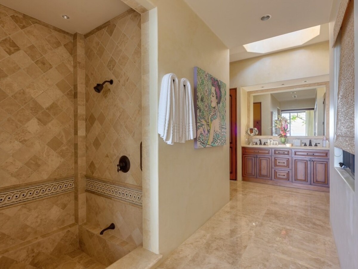 Full bathroom 1 image 1