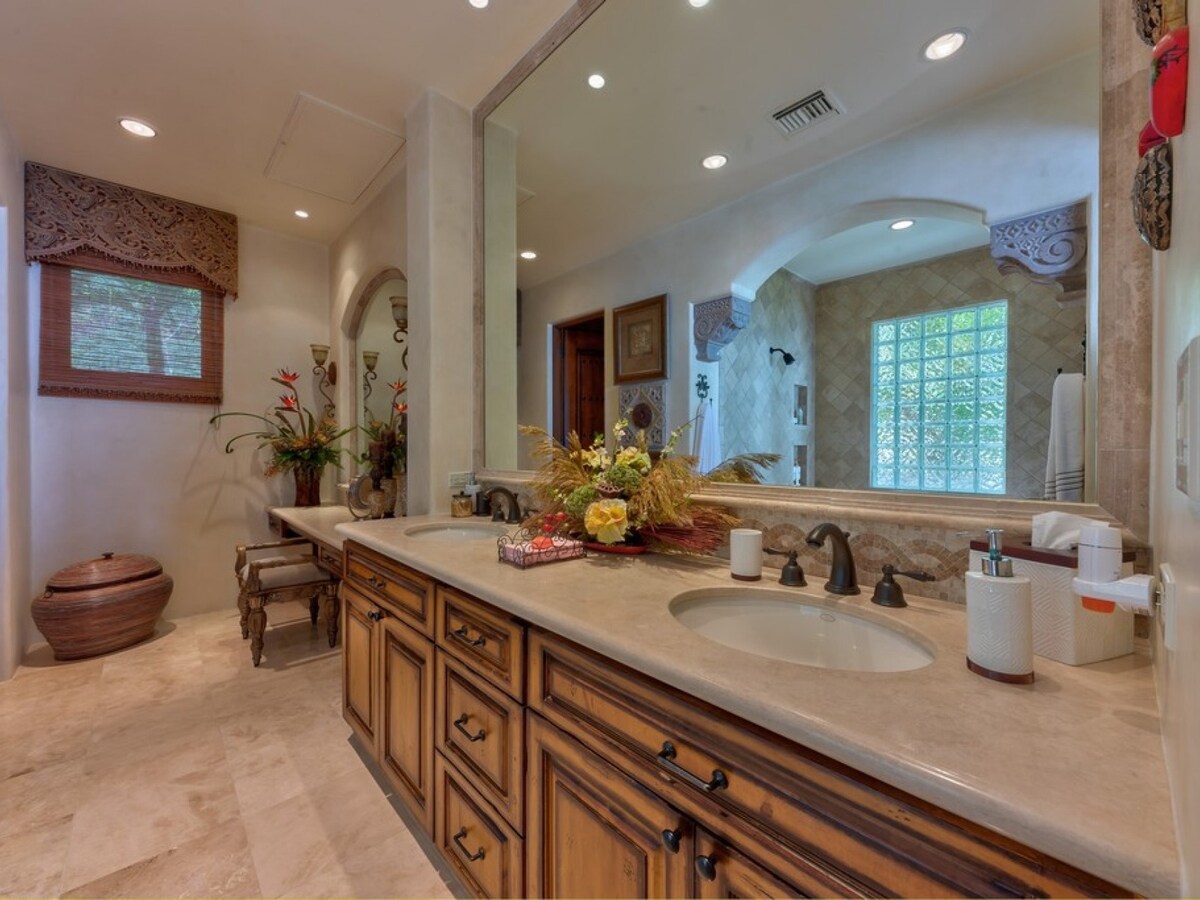 Full bathroom 4 image 1