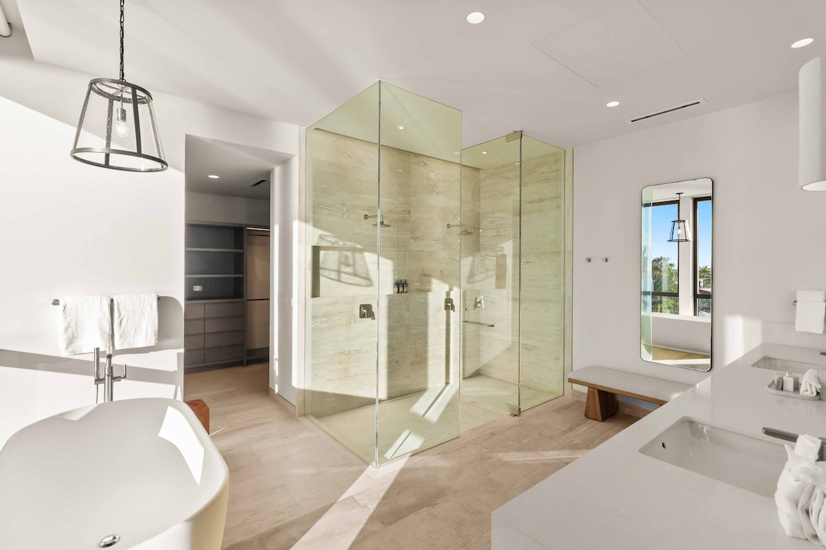 Full bathroom 2 image 1