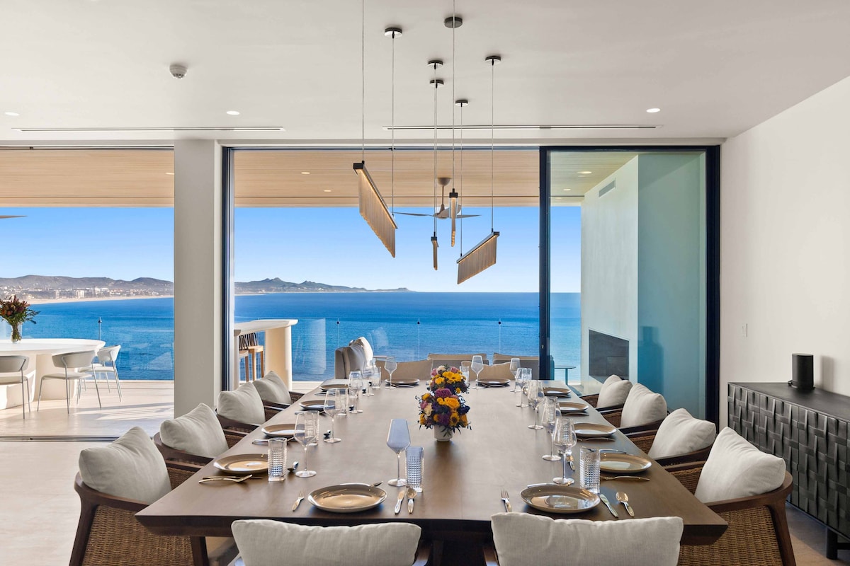 Dining area image 14