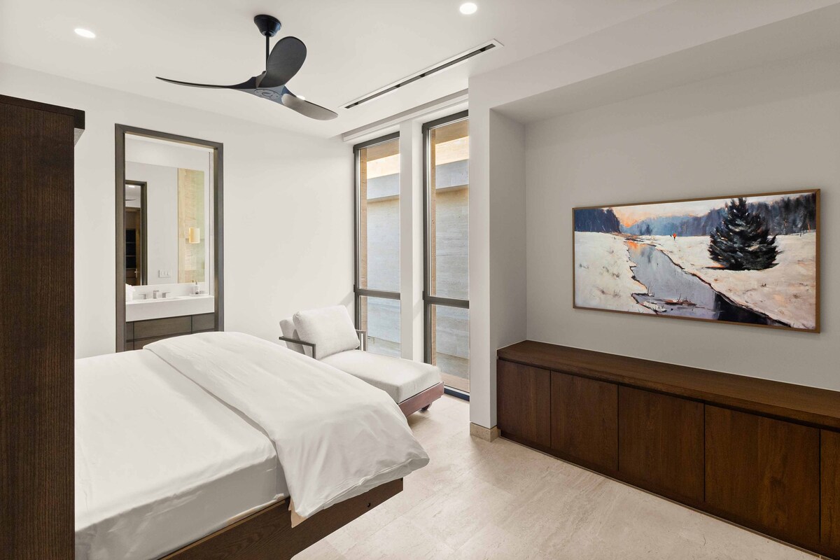 Bedroom 1 image 3