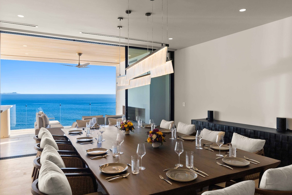 Dining area image 12