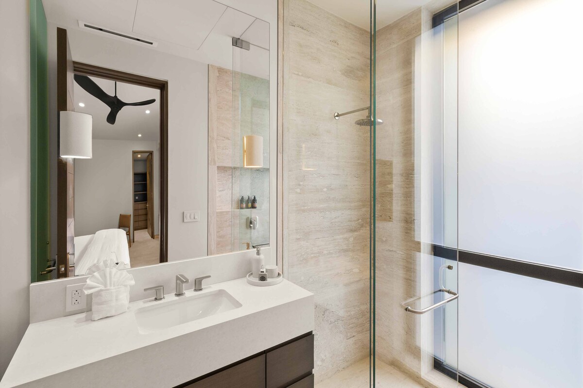 Full bathroom 4 image 1