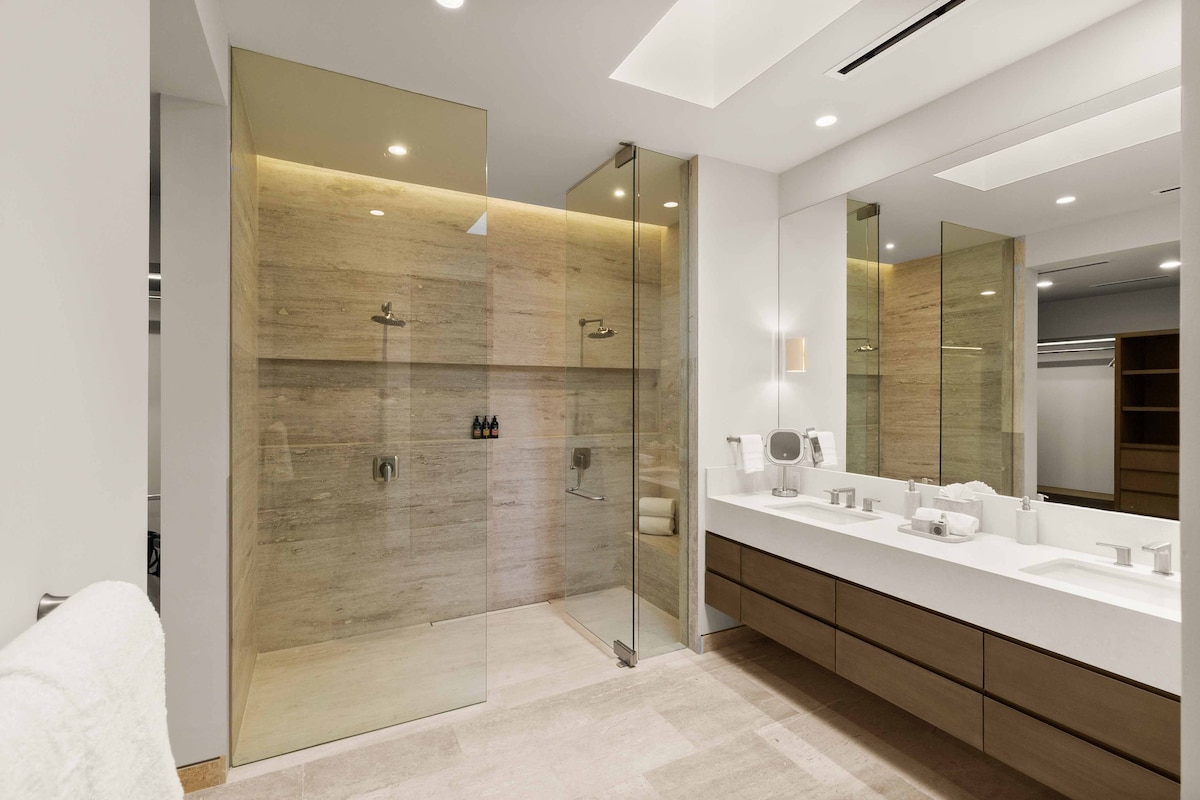 Full bathroom 1 image 2