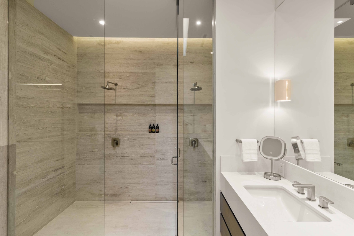 Full bathroom 1 image 3