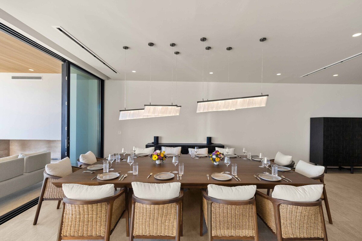 Dining area image 2
