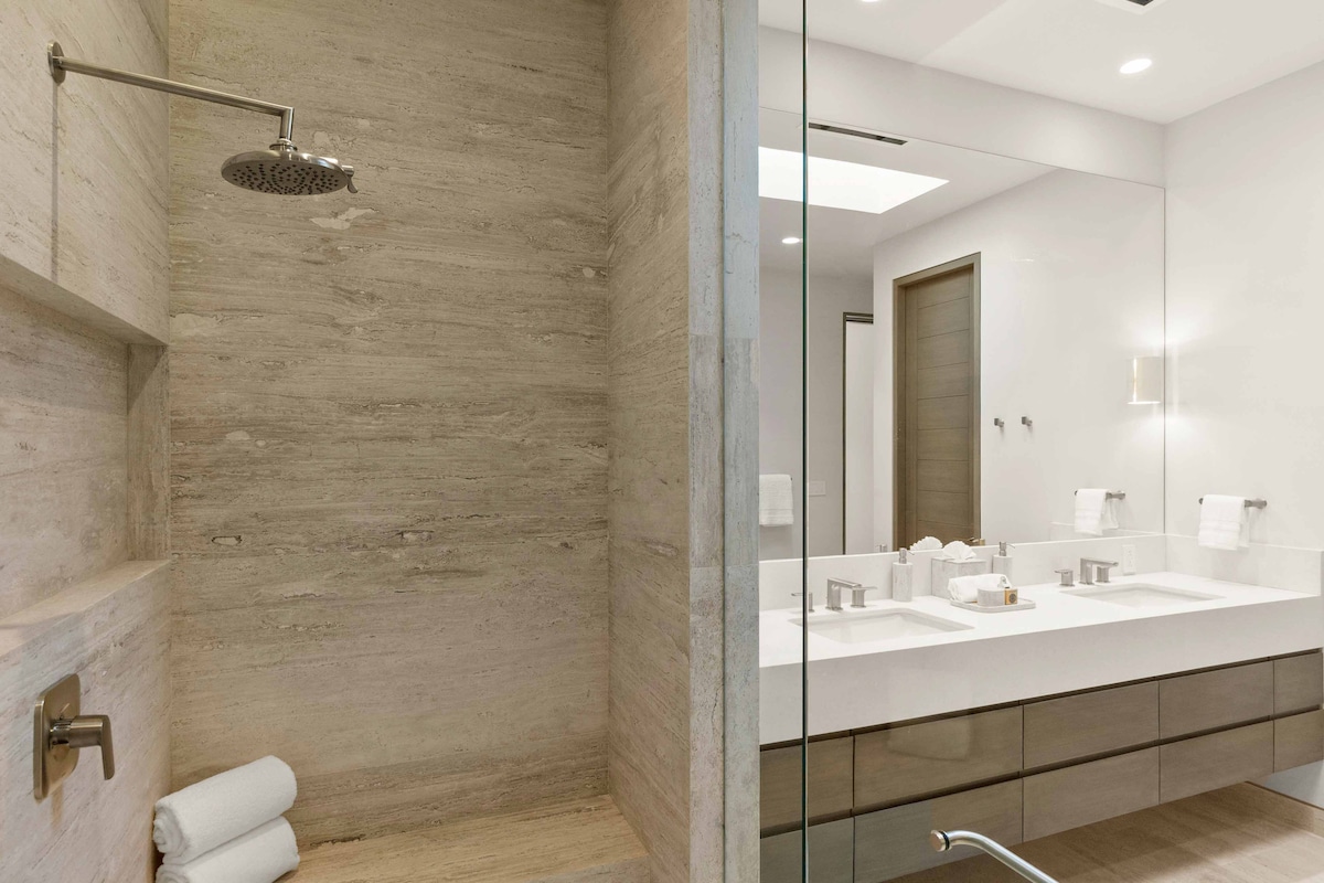 Full bathroom 1 image 4