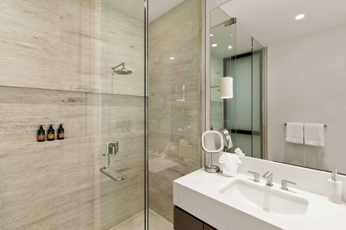 Full bathroom 3 image 2