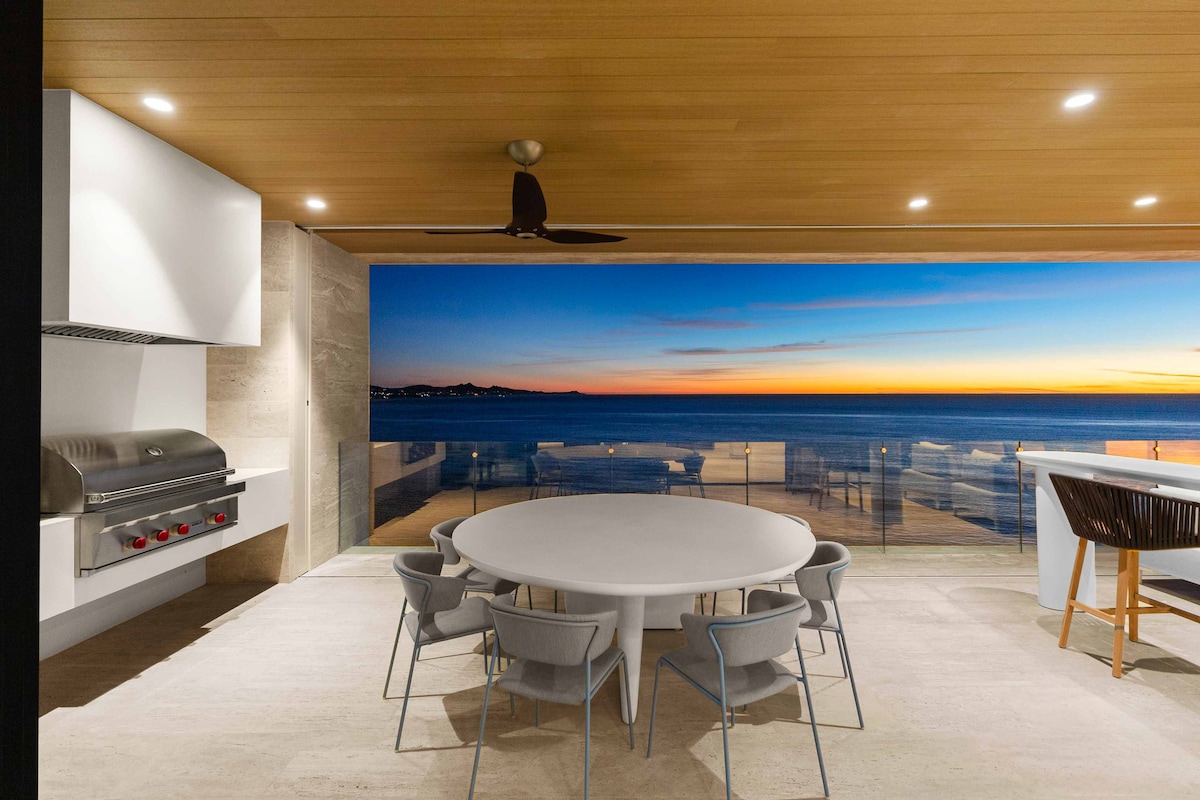 Dining area image 5