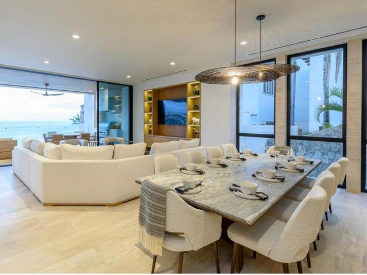 Dining area image 4