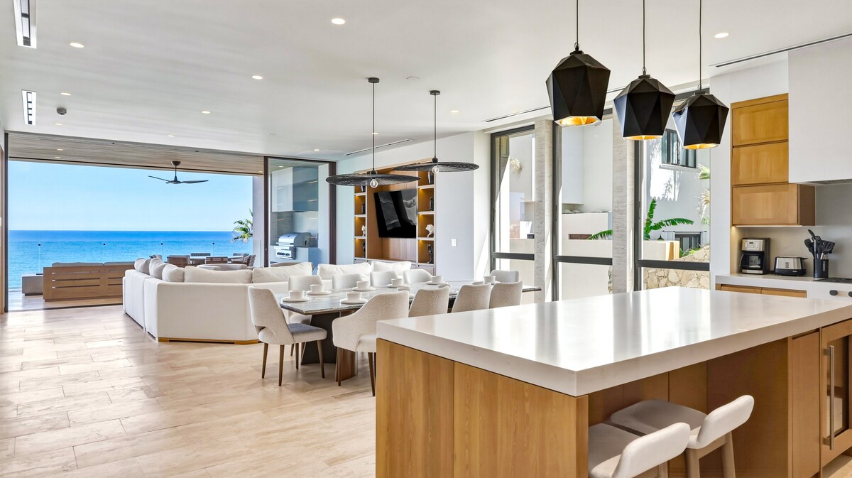 Dining area image 9