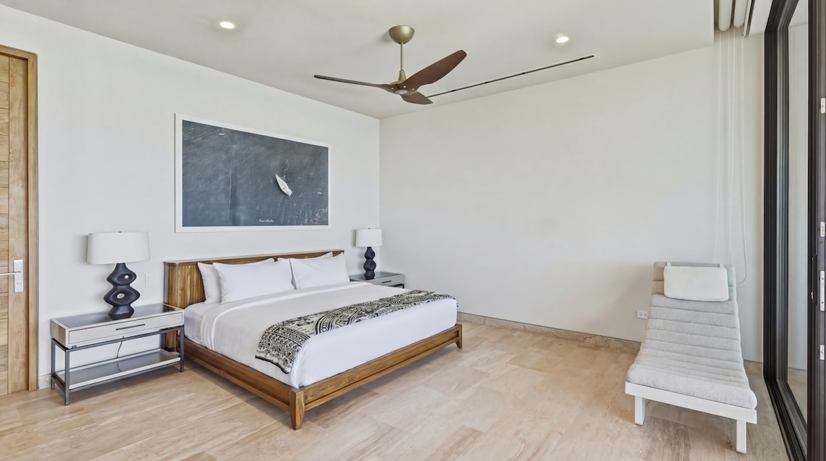 Bedroom 1 image 4