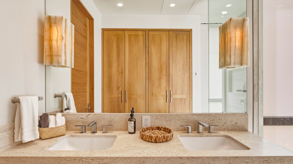 Full bathroom 1 image 2