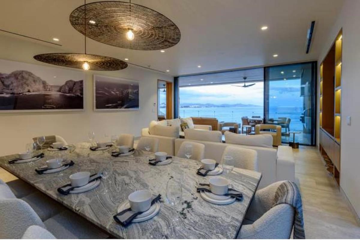 Dining area image 1