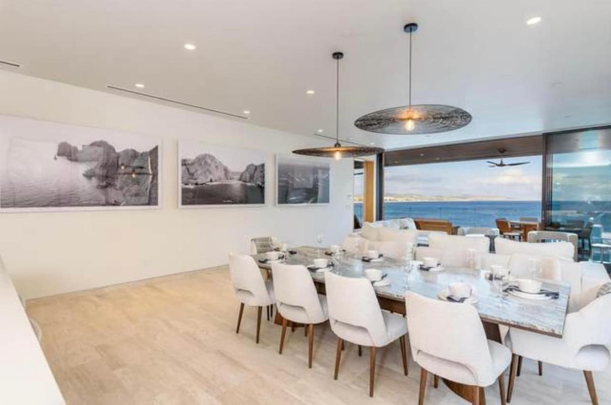 Dining area image 2