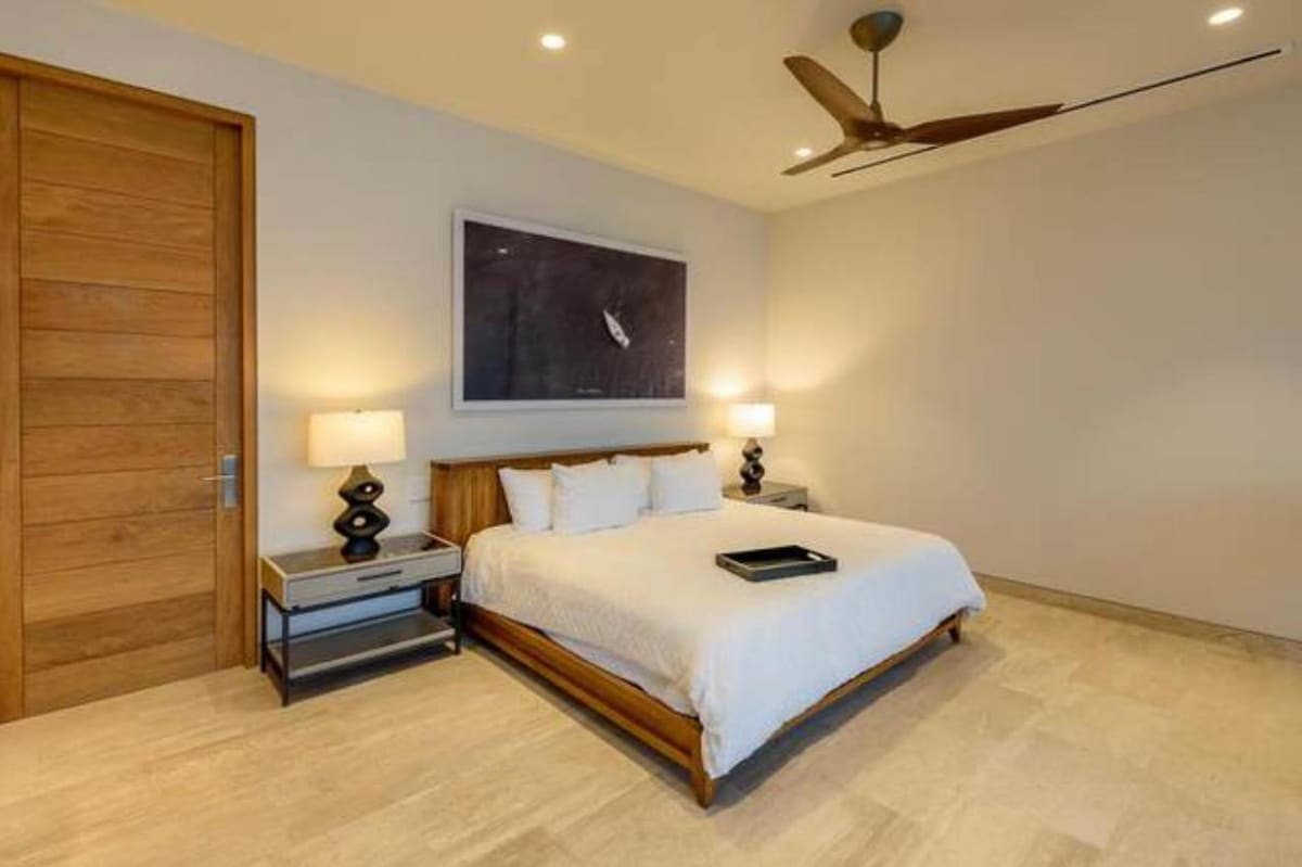 Bedroom 1 image 3