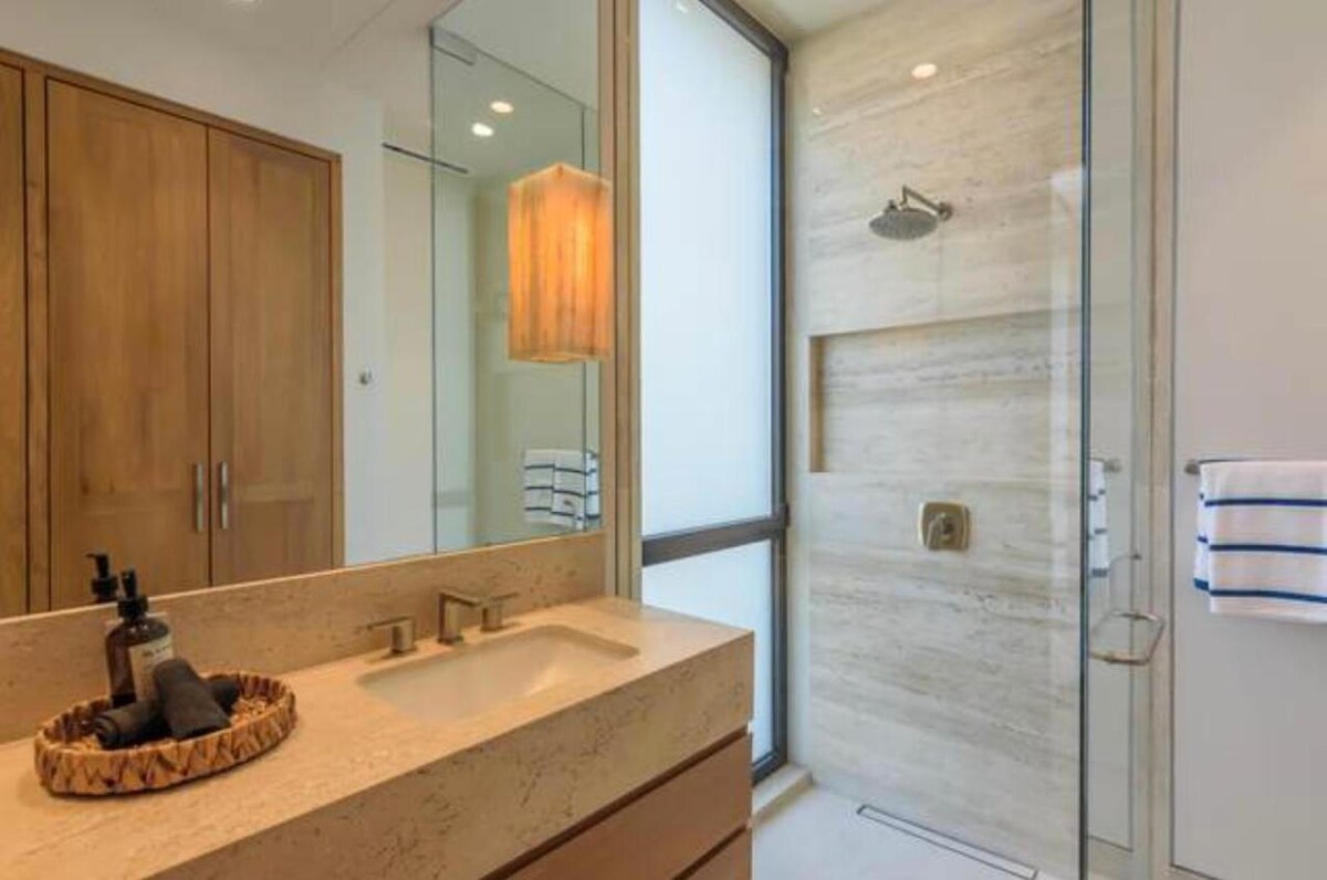 Full bathroom 3 image 1