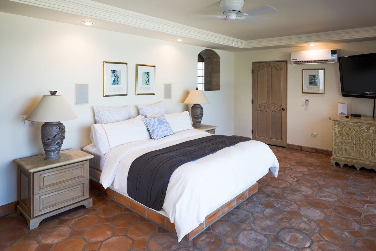 Ocean View Honeymoon Suite ❤️