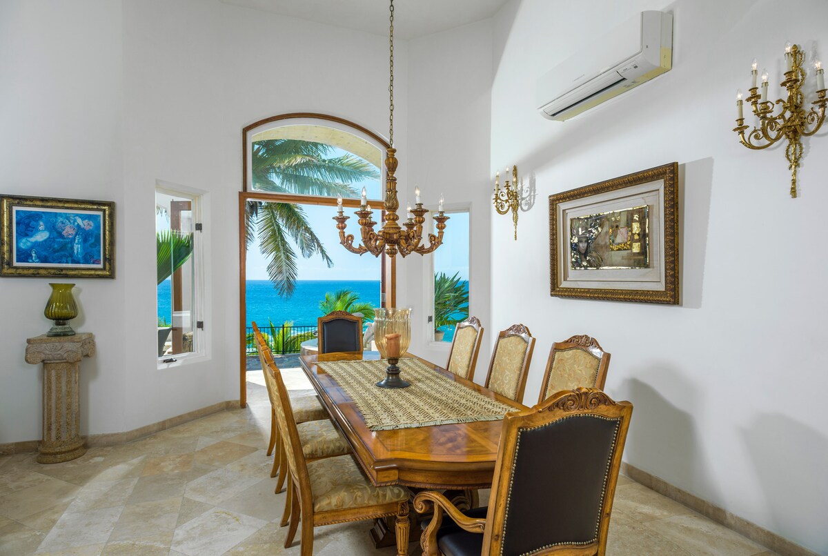 Villa Paraiso Cabo beach view dining table