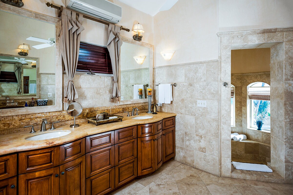 Villa Paraiso Cabo fifth full bathroom