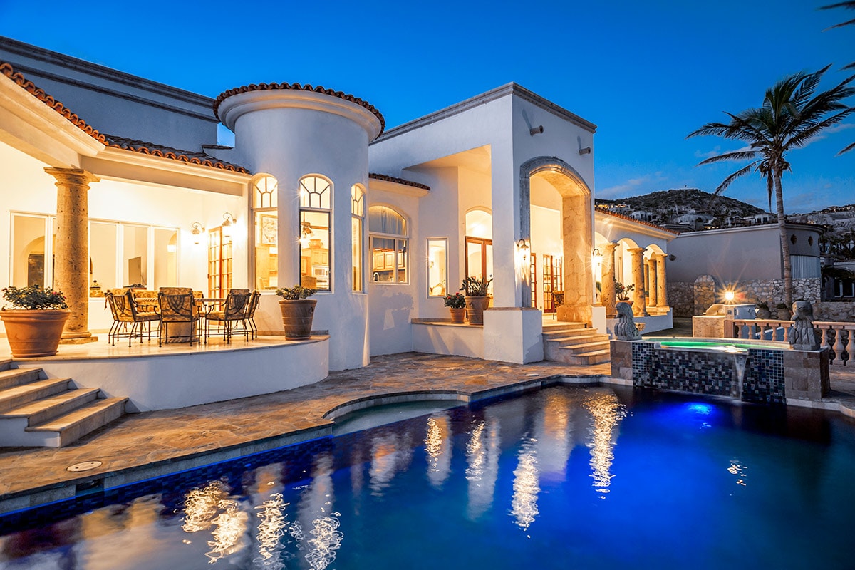 Villa Paraiso Cabo night time pool and spa view