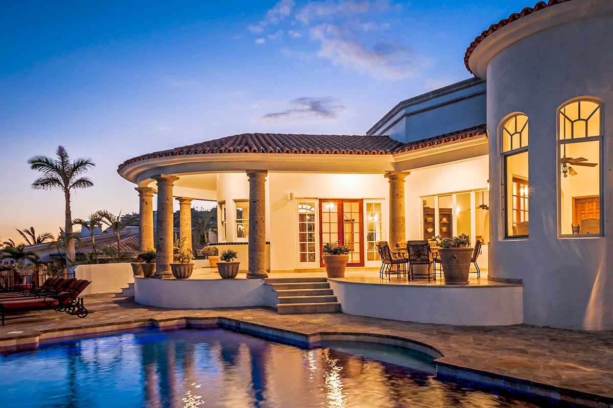 Villa Paraiso Cabo night time pool lights