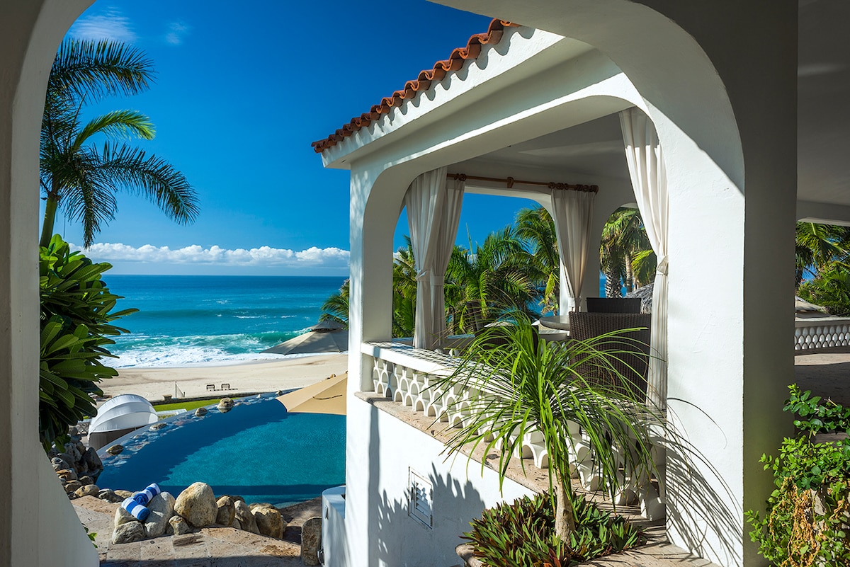 View through the poolside arches to the infinity pool and the ocean at Casa Edwards, Palmilla