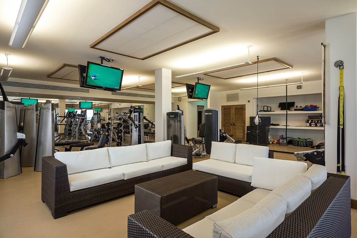 Lounge seating and screens inside the private gym at Casa Edwards, luxury villa in Palmilla