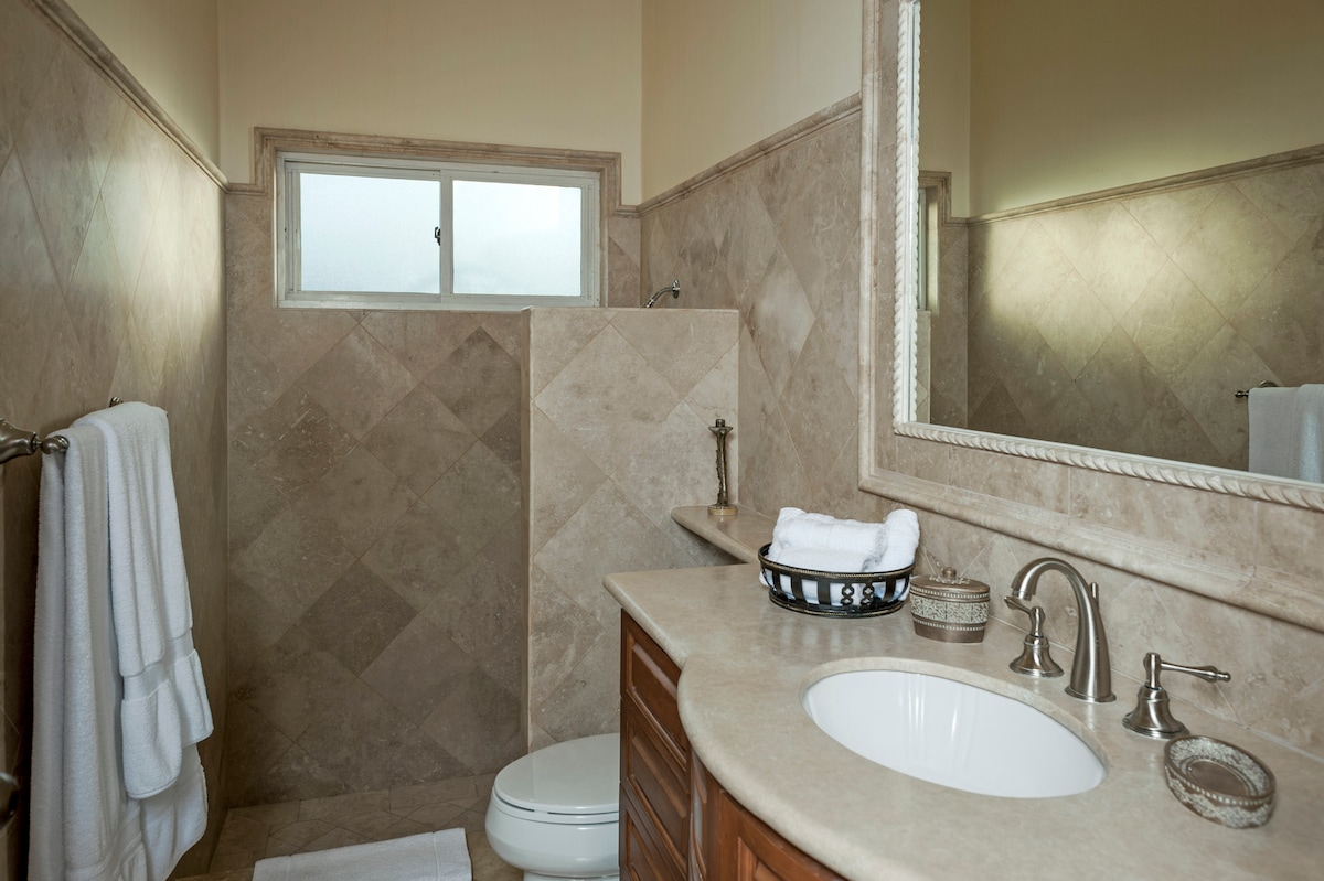 Full bathroom 5 image 1