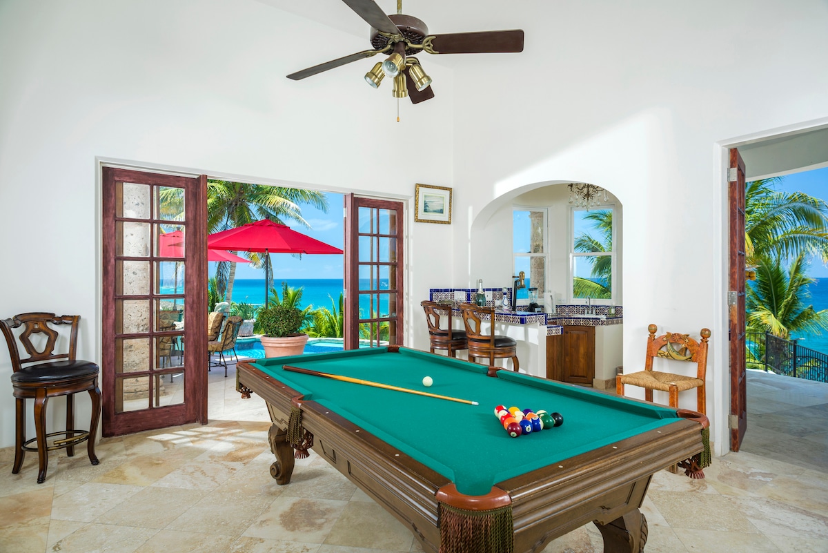 Cantina Bar and billiard room