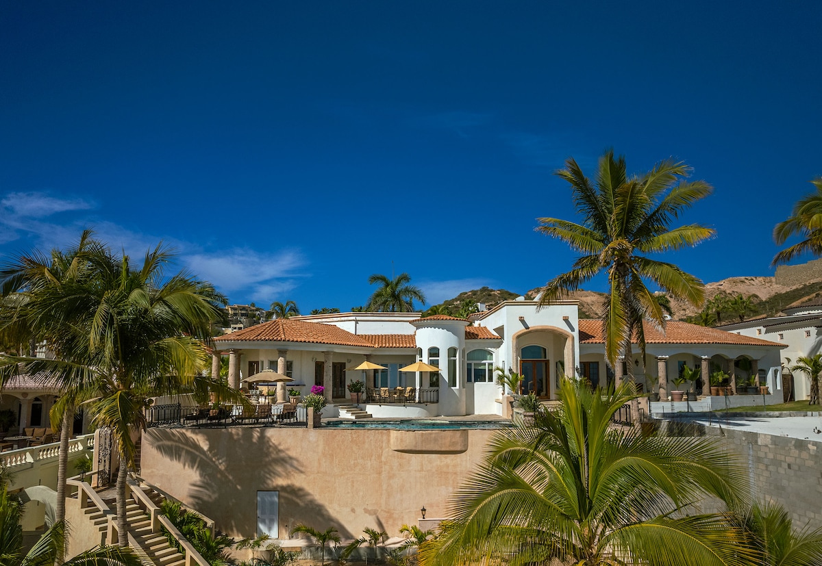 Villa Paraiso Cabo stairs from the pool to beach