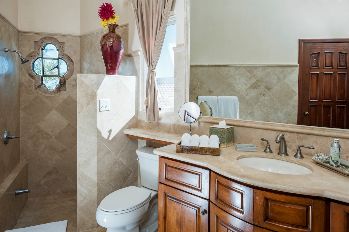 Bath Master Suite 2